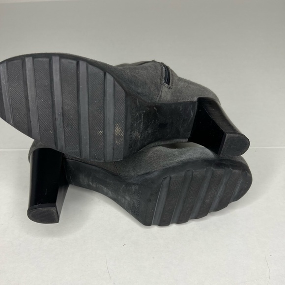 La Canadienne Gray Suede Heeled Bootie with Buckle Detail - Picture 6 of 9